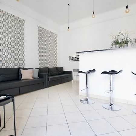 Budget Apartment By Hi5 - Center Of The Center Budapest Bagian luar foto