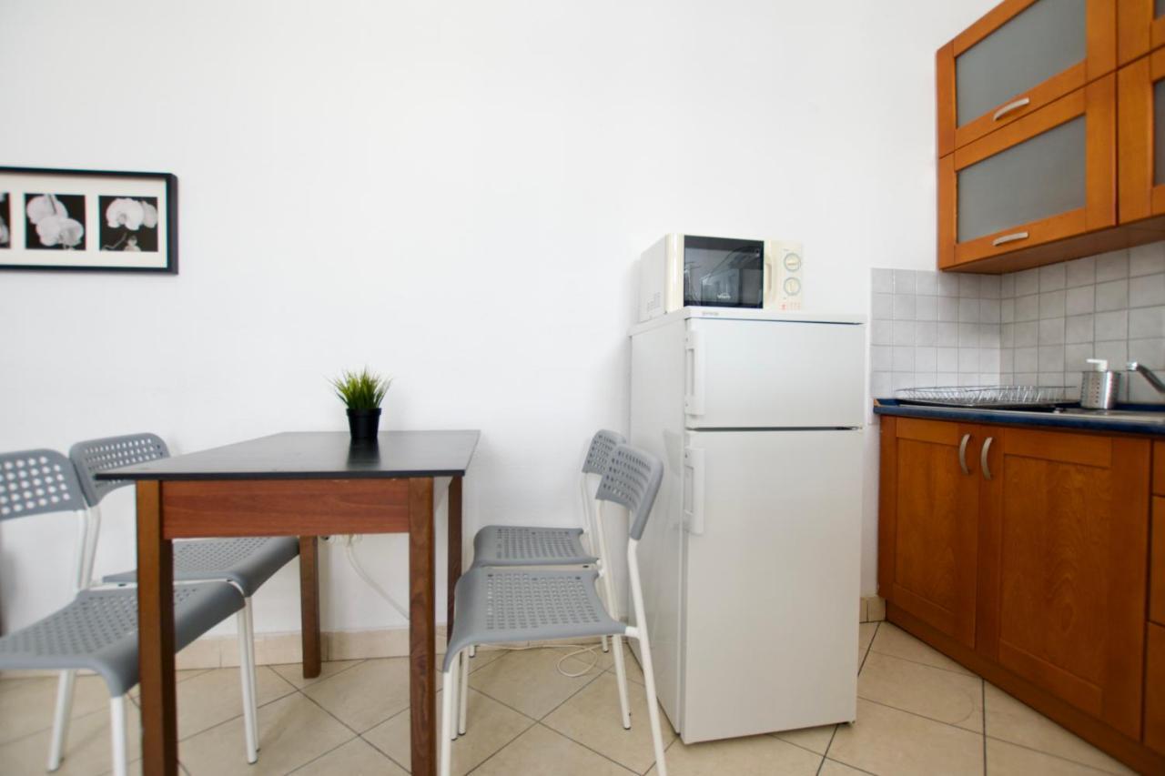 Budget Apartment By Hi5 - Center Of The Center Budapest Bagian luar foto