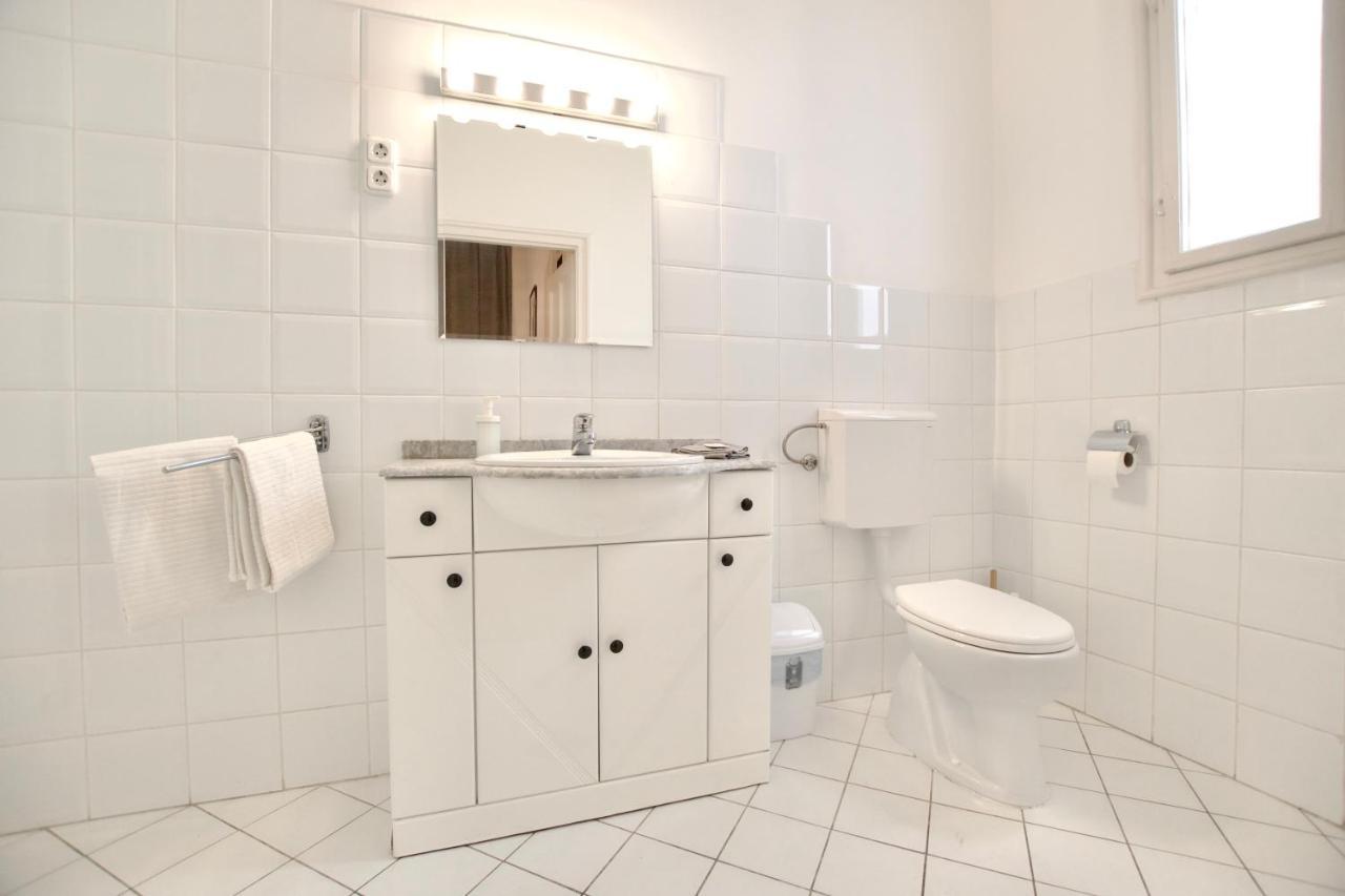 Budget Apartment By Hi5 - Center Of The Center Budapest Bagian luar foto